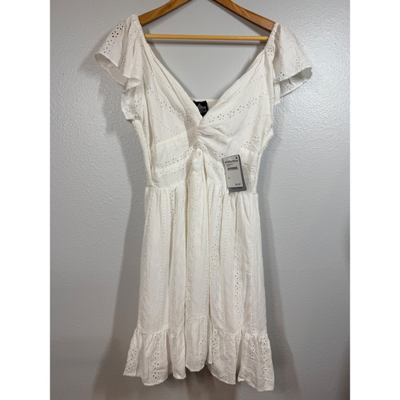 Angie Dresses & Skirts - NWT Angie Mini Dress Women Large White Eyelet Flutter Sleeve Sun Dress